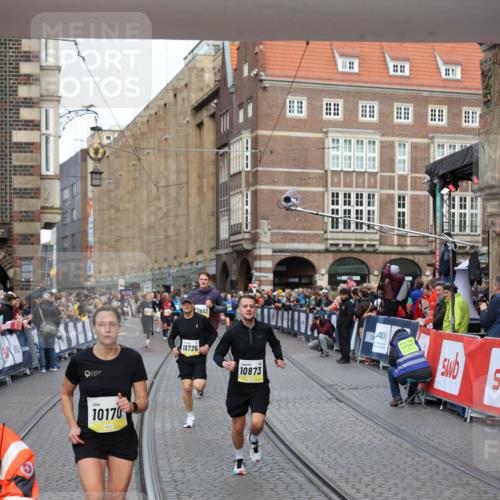05.10.2025 - 20. swb-Marathon Bremen Yannick Fuchs http://msf.ph/oto/9262748 05.10.2025 10:49:46 Ziel 9626, 9627, 10170, 10636, 10712, 10726, 10873, 10888, 11579, 11692 meine-sportfotos.de