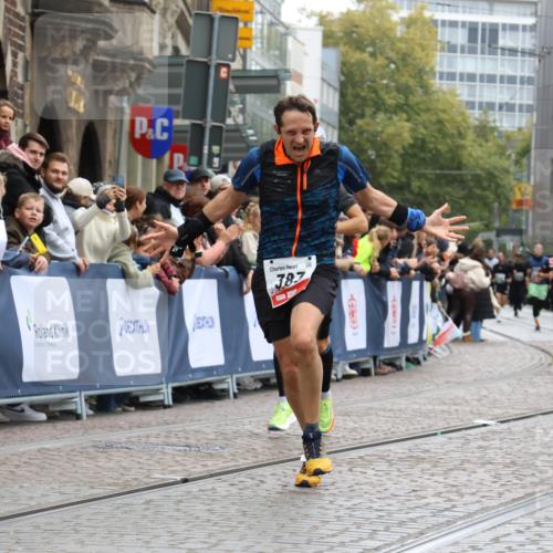 05.10.2025 - 20. swb-Marathon Bremen Strokosch-Dieckow http://msf.ph/oto/9262755 05.10.2025 12:58:15 Ziel 383, 1329, 1520, 3294 meine-sportfotos.de
