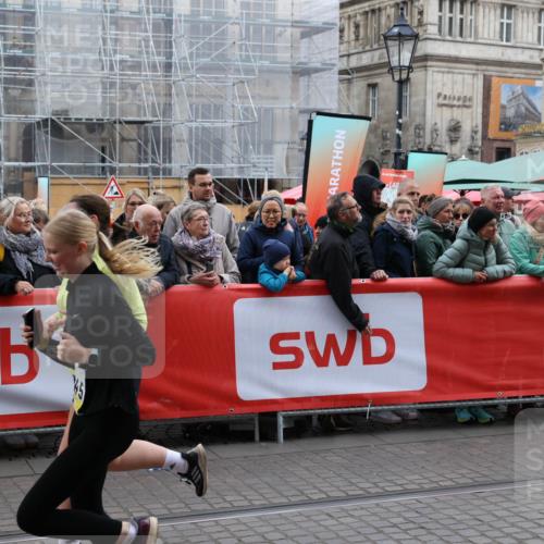 05.10.2025 - 20. swb-Marathon Bremen Yannick Fuchs http://msf.ph/oto/9262758 05.10.2025 11:22:49 Ziel 9445, 9857 meine-sportfotos.de