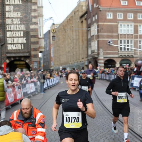 05.10.2025 - 20. swb-Marathon Bremen Yannick Fuchs http://msf.ph/oto/9262765 05.10.2025 10:49:47 Ziel 9626, 9627, 10170, 10636, 10712, 10726, 10873, 10888, 11579, 11692 meine-sportfotos.de
