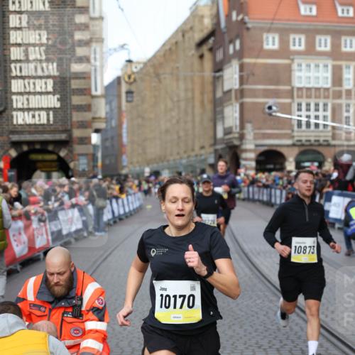 05.10.2025 - 20. swb-Marathon Bremen Yannick Fuchs http://msf.ph/oto/9262772 05.10.2025 10:49:47 Ziel 9626, 9627, 10170, 10636, 10712, 10726, 10873, 10888, 11579, 11692 meine-sportfotos.de