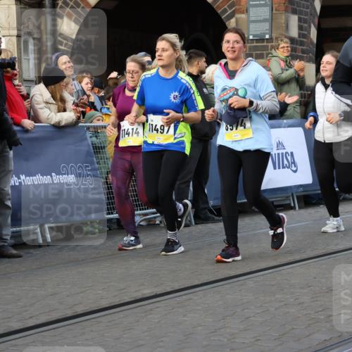 05.10.2025 - 20. swb-Marathon Bremen Strokosch-Dieckow http://msf.ph/oto/9262781 05.10.2025 11:06:50 Ziel 8574, 9321, 9605, 9826, 9942, 9976, 10001, 10148, 10168, 10580, 10747, 10748, 10937, 11355, 11389, 11414, 11497, 11622 meine-sportfotos.de