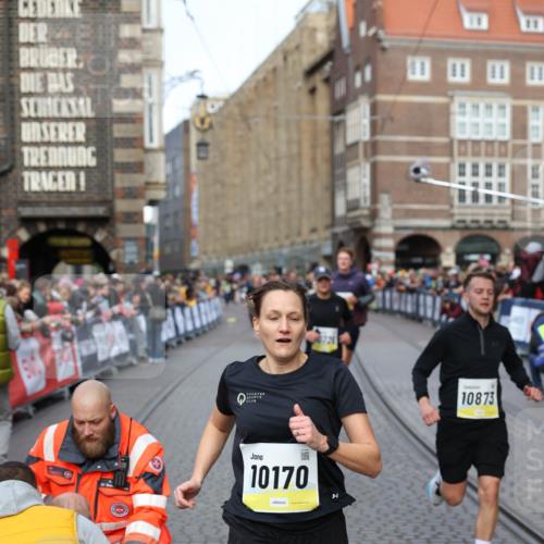 05.10.2025 - 20. swb-Marathon Bremen Yannick Fuchs http://msf.ph/oto/9262782 05.10.2025 10:49:47 Ziel 9626, 9627, 10170, 10636, 10712, 10726, 10873, 10888, 11579, 11692 meine-sportfotos.de