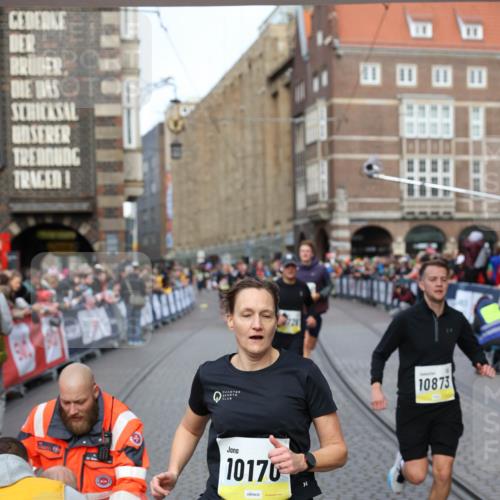 05.10.2025 - 20. swb-Marathon Bremen Yannick Fuchs http://msf.ph/oto/9262791 05.10.2025 10:49:47 Ziel 9626, 9627, 10170, 10636, 10712, 10726, 10873, 10888, 11579, 11692 meine-sportfotos.de