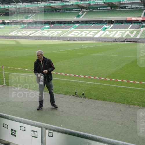 05.10.2025 - 20. swb-Marathon Bremen Michael Burmester http://msf.ph/oto/9262796 05.10.2025 11:38:38 Laufen im Stadion  meine-sportfotos.de