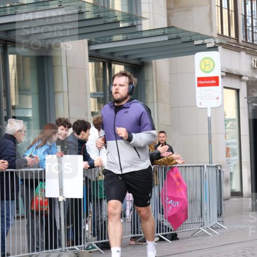 05.10.2025 - 20. swb-Marathon Bremen Strokosch-Dieckow http://msf.ph/oto/9262798 05.10.2025 11:02:57 Ziel 7776, 9224, 9225, 9246, 9300, 9308, 9325, 9593, 10142, 10185, 10405, 10446, 10471, 10926, 10963, 10995, 10996, 11103, 11124, 11150, 11236, 11390, 11467, 11502, 11508, 11509, 11682, 7776, 9224, 9225, 9246, 9300, 9308, 9325, 9593, 10142, 10185, 10405, 10446, 10471, 10926, 10963, 10995, 10996, 11103, 11124, 11150, 11236, 11390, 11467, 11502, 11508, 11509, 11682 meine-sportfotos.de