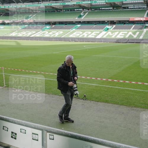 05.10.2025 - 20. swb-Marathon Bremen Michael Burmester http://msf.ph/oto/9262814 05.10.2025 11:38:40 Laufen im Stadion  meine-sportfotos.de
