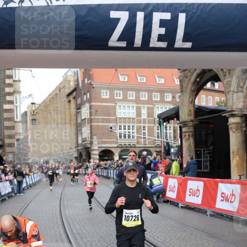 05.10.2025 - 20. swb-Marathon Bremen Yannick Fuchs http://msf.ph/oto/9262820 05.10.2025 10:49:49 Ziel 9452, 10170, 10636, 10712, 10726, 10873, 11692 meine-sportfotos.de