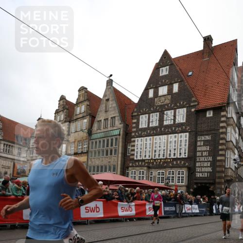 05.10.2025 - 20. swb-Marathon Bremen Yannick Fuchs http://msf.ph/oto/9262822 05.10.2025 11:23:14 Ziel 9808 meine-sportfotos.de