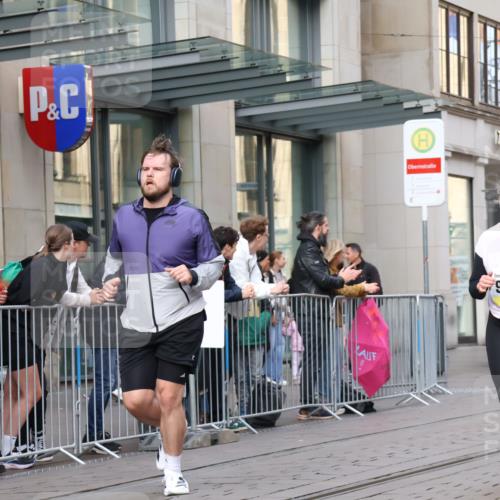 05.10.2025 - 20. swb-Marathon Bremen Strokosch-Dieckow http://msf.ph/oto/9262825 05.10.2025 11:02:58 Ziel 7776, 9224, 9225, 9246, 9300, 9308, 9325, 9498, 9593, 9850, 10142, 10185, 10405, 10446, 10471, 10926, 10963, 10995, 10996, 11103, 11124, 11150, 11236, 11390, 11467, 11502, 11508, 11509, 11682, 7776, 9224, 9225, 9246, 9300, 9308, 9325, 9498, 9593, 9850, 10142, 10185, 10405, 10446, 10471, 10926, 10963, 10995, 10996, 11103, 11124, 11150, 11236, 11390, 11467, 11502, 11508, 11509, 11682 meine-sportfotos.de