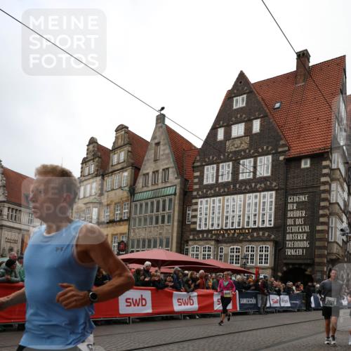 05.10.2025 - 20. swb-Marathon Bremen Yannick Fuchs http://msf.ph/oto/9262832 05.10.2025 11:23:14 Ziel 9808 meine-sportfotos.de