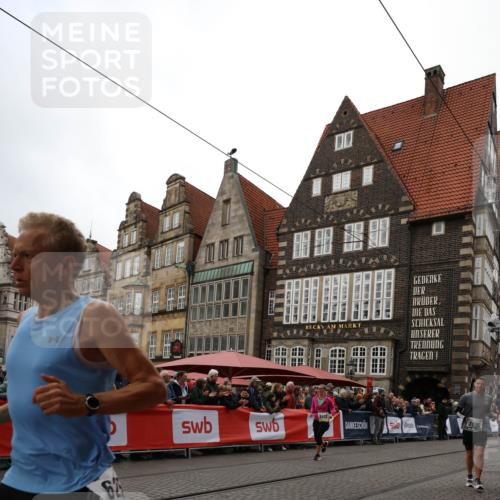 05.10.2025 - 20. swb-Marathon Bremen Yannick Fuchs http://msf.ph/oto/9262841 05.10.2025 11:23:14 Ziel 9808 meine-sportfotos.de