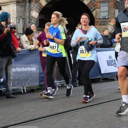 05.10.2025 - 20. swb-Marathon Bremen Strokosch-Dieckow http://msf.ph/oto/9262849 05.10.2025 11:06:50 Ziel 8574, 9321, 9605, 9826, 9942, 9976, 10001, 10148, 10168, 10580, 10747, 10748, 10937, 11355, 11389, 11414, 11497, 11622 meine-sportfotos.de