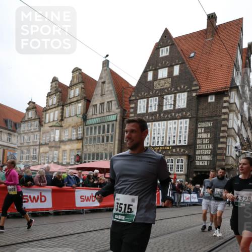 05.10.2025 - 20. swb-Marathon Bremen Yannick Fuchs http://msf.ph/oto/9262853 05.10.2025 11:23:16 Ziel 9808 meine-sportfotos.de