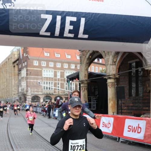 05.10.2025 - 20. swb-Marathon Bremen Yannick Fuchs http://msf.ph/oto/9262859 05.10.2025 10:49:49 Ziel 9452, 10170, 10636, 10712, 10726, 10873, 11692 meine-sportfotos.de