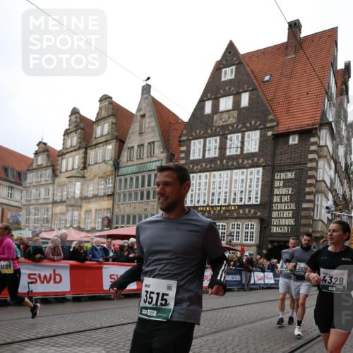 05.10.2025 - 20. swb-Marathon Bremen Yannick Fuchs http://msf.ph/oto/9262862 05.10.2025 11:23:16 Ziel 9808 meine-sportfotos.de