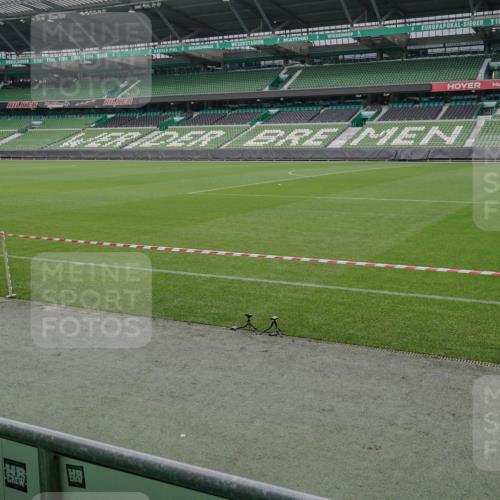 05.10.2025 - 20. swb-Marathon Bremen Michael Burmester http://msf.ph/oto/9262867 05.10.2025 11:46:12 Laufen im Stadion  meine-sportfotos.de