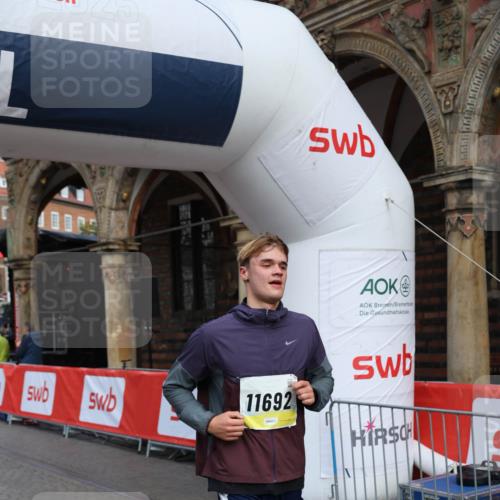 05.10.2025 - 20. swb-Marathon Bremen Yannick Fuchs http://msf.ph/oto/9262876 05.10.2025 10:49:50 Ziel 9452, 10170, 10726, 10873, 11692 meine-sportfotos.de