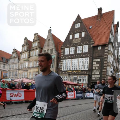 05.10.2025 - 20. swb-Marathon Bremen Yannick Fuchs http://msf.ph/oto/9262880 05.10.2025 11:23:16 Ziel 9808 meine-sportfotos.de