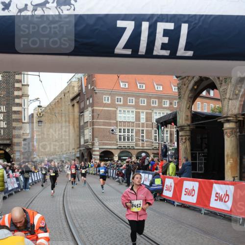 05.10.2025 - 20. swb-Marathon Bremen Yannick Fuchs http://msf.ph/oto/9262906 05.10.2025 10:49:51 Ziel 9452, 10170, 10726, 10781, 10873, 11692 meine-sportfotos.de