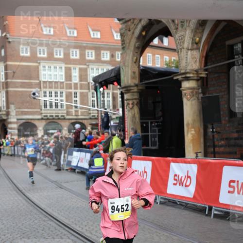 05.10.2025 - 20. swb-Marathon Bremen Yannick Fuchs http://msf.ph/oto/9262917 05.10.2025 10:49:52 Ziel 9218, 9452, 10170, 10726, 10781, 10873, 11692 meine-sportfotos.de