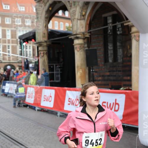 05.10.2025 - 20. swb-Marathon Bremen Yannick Fuchs http://msf.ph/oto/9262945 05.10.2025 10:49:52 Ziel 9218, 9452, 10170, 10726, 10781, 10873, 11692 meine-sportfotos.de