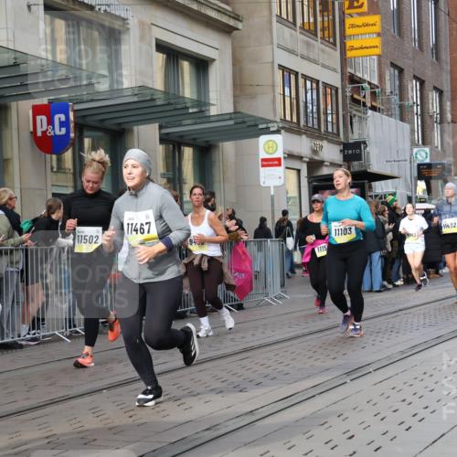 05.10.2025 - 20. swb-Marathon Bremen Strokosch-Dieckow http://msf.ph/oto/9262977 05.10.2025 11:03:03 Ziel 7199, 7776, 9224, 9225, 9246, 9308, 9325, 9486, 9498, 9850, 10142, 10405, 10446, 10471, 10926, 10963, 10995, 11103, 11124, 11150, 11236, 11390, 11467, 11502, 11508, 11509, 11522, 7199, 7776, 9224, 9225, 9246, 9308, 9325, 9486, 9498, 9850, 10142, 10405, 10446, 10471, 10926, 10963, 10995, 11103, 11124, 11150, 11236, 11390, 11467, 11502, 11508, 11509, 11522 meine-sportfotos.de