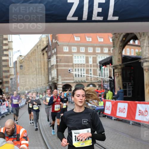 05.10.2025 - 20. swb-Marathon Bremen Yannick Fuchs http://msf.ph/oto/9262989 05.10.2025 10:49:55 Ziel 9218, 9369, 9452, 9696, 9761, 9889, 10346, 10726, 10781, 11091, 11692 meine-sportfotos.de
