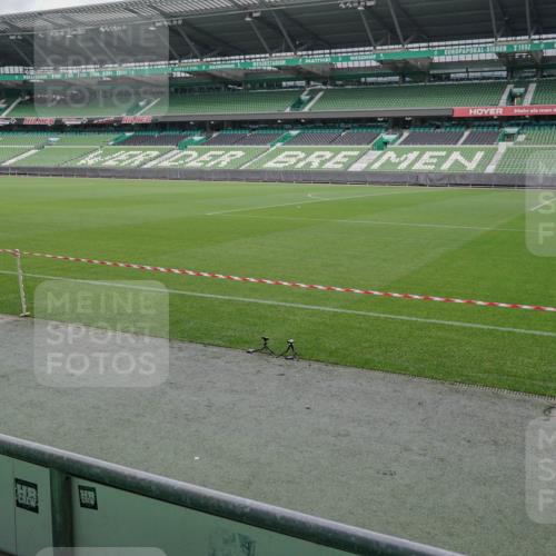 05.10.2025 - 20. swb-Marathon Bremen Michael Burmester http://msf.ph/oto/9262992 05.10.2025 11:49:08 Laufen im Stadion  meine-sportfotos.de