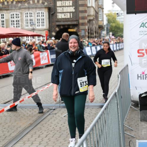 05.10.2025 - 20. swb-Marathon Bremen Yannick Fuchs http://msf.ph/oto/9263021 05.10.2025 11:24:27 Ziel 9733, 11190 meine-sportfotos.de