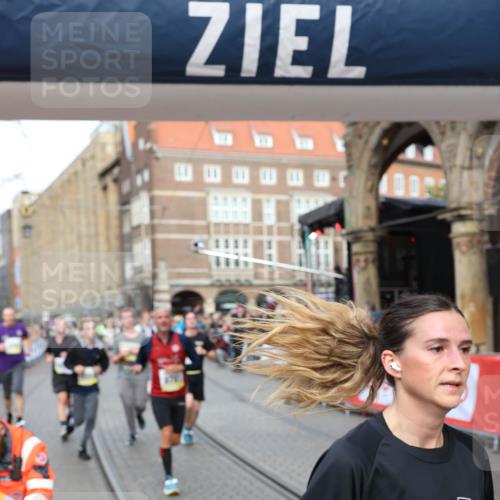 05.10.2025 - 20. swb-Marathon Bremen Yannick Fuchs http://msf.ph/oto/9263024 05.10.2025 10:49:56 Ziel 9218, 9369, 9452, 9696, 9761, 9889, 10346, 10726, 10781, 11091, 11692 meine-sportfotos.de