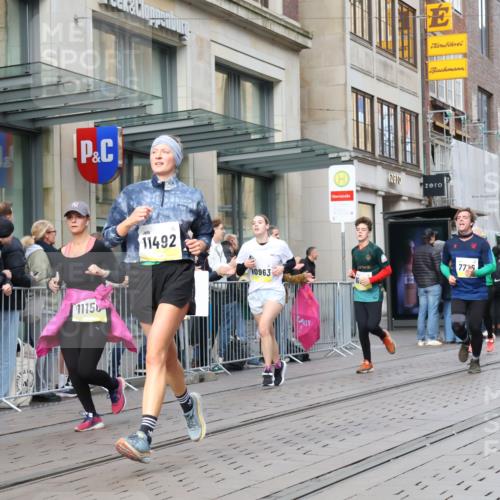 05.10.2025 - 20. swb-Marathon Bremen Strokosch-Dieckow http://msf.ph/oto/9263033 05.10.2025 11:03:06 Ziel 7199, 7776, 9224, 9225, 9246, 9308, 9325, 9486, 9498, 9850, 9940, 10142, 10213, 10405, 10446, 10471, 10926, 10963, 10995, 11103, 11124, 11150, 11236, 11390, 11467, 11502, 11508, 11509, 11522, 7199, 7776, 9224, 9225, 9246, 9308, 9325, 9486, 9498, 9850, 9940, 10142, 10213, 10405, 10446, 10471, 10926, 10963, 10995, 11103, 11124, 11150, 11236, 11390, 11467, 11502, 11508, 11509, 11522 meine-sportfotos.de