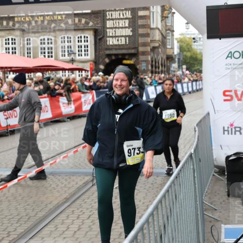 05.10.2025 - 20. swb-Marathon Bremen Yannick Fuchs http://msf.ph/oto/9263038 05.10.2025 11:24:28 Ziel 9733, 11190 meine-sportfotos.de