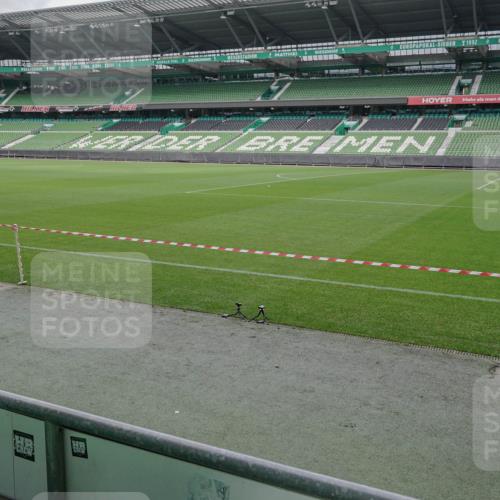 05.10.2025 - 20. swb-Marathon Bremen Michael Burmester http://msf.ph/oto/9263048 05.10.2025 11:49:15 Laufen im Stadion  meine-sportfotos.de