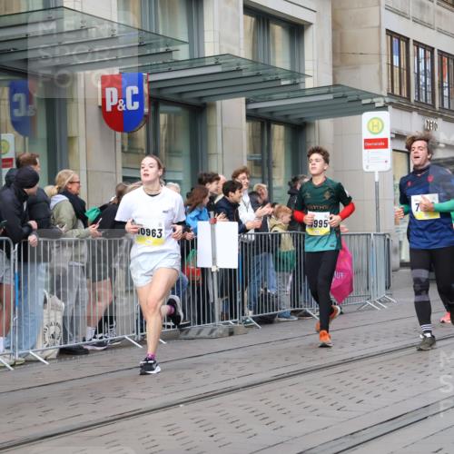05.10.2025 - 20. swb-Marathon Bremen Strokosch-Dieckow http://msf.ph/oto/9263061 05.10.2025 11:03:07 Ziel 7199, 7776, 9224, 9225, 9246, 9308, 9325, 9486, 9498, 9850, 9940, 10142, 10213, 10405, 10446, 10478, 10963, 10995, 11103, 11124, 11150, 11236, 11390, 11467, 11502, 11508, 11509, 11522, 7199, 7776, 9224, 9225, 9246, 9308, 9325, 9486, 9498, 9850, 9940, 10142, 10213, 10405, 10446, 10478, 10963, 10995, 11103, 11124, 11150, 11236, 11390, 11467, 11502, 11508, 11509, 11522 meine-sportfotos.de