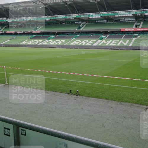 05.10.2025 - 20. swb-Marathon Bremen Michael Burmester http://msf.ph/oto/9263064 05.10.2025 11:49:17 Laufen im Stadion  meine-sportfotos.de