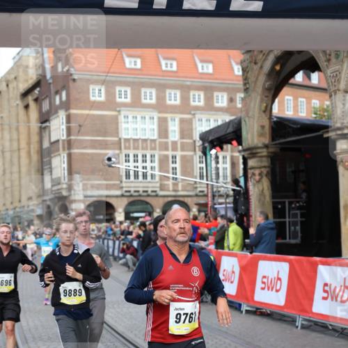 05.10.2025 - 20. swb-Marathon Bremen Yannick Fuchs http://msf.ph/oto/9263066 05.10.2025 10:49:57 Ziel 9218, 9369, 9452, 9696, 9761, 9889, 10159, 10346, 10781, 11091, 11749 meine-sportfotos.de