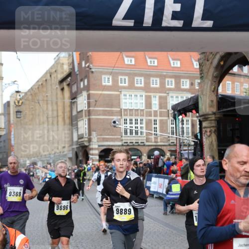 05.10.2025 - 20. swb-Marathon Bremen Yannick Fuchs http://msf.ph/oto/9263091 05.10.2025 10:49:57 Ziel 9218, 9369, 9452, 9696, 9761, 9889, 10159, 10346, 10781, 11091, 11749 meine-sportfotos.de