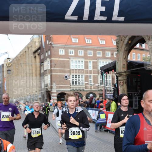 05.10.2025 - 20. swb-Marathon Bremen Yannick Fuchs http://msf.ph/oto/9263111 05.10.2025 10:49:58 Ziel 9218, 9369, 9452, 9696, 9761, 9889, 10159, 10346, 10781, 11091, 11749 meine-sportfotos.de