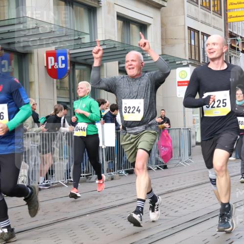 05.10.2025 - 20. swb-Marathon Bremen Strokosch-Dieckow http://msf.ph/oto/9263116 05.10.2025 11:03:10 Ziel 7199, 7776, 9224, 9225, 9246, 9308, 9486, 9498, 9850, 9940, 10142, 10213, 10297, 10405, 10446, 10478, 10711, 10713, 10963, 10995, 11103, 11124, 11150, 11236, 11467, 11502, 11508, 11509, 11522, 11589, 7199, 7776, 9224, 9225, 9246, 9308, 9486, 9498, 9850, 9940, 10142, 10213, 10297, 10405, 10446, 10478, 10711, 10713, 10963, 10995, 11103, 11124, 11150, 11236, 11467, 11502, 11508, 11509, 11522, 11589 meine-sportfotos.de