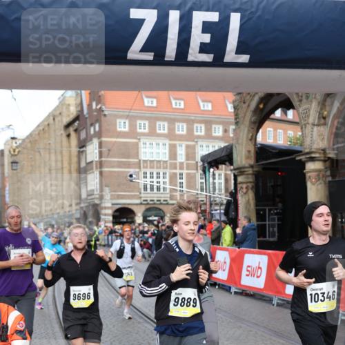 05.10.2025 - 20. swb-Marathon Bremen Yannick Fuchs http://msf.ph/oto/9263121 05.10.2025 10:49:58 Ziel 9218, 9369, 9452, 9696, 9761, 9889, 10159, 10346, 10781, 11091, 11749 meine-sportfotos.de