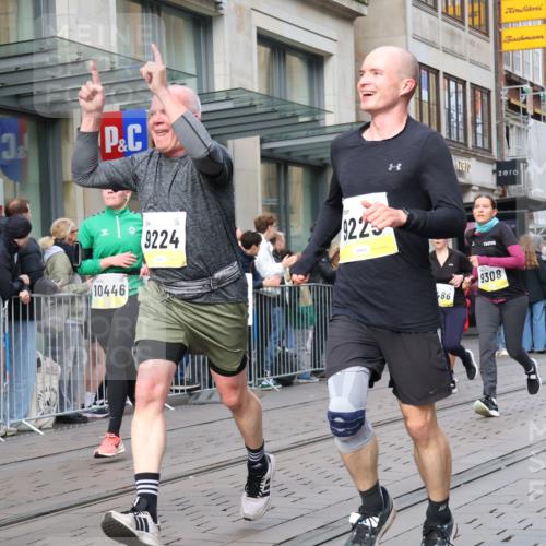 05.10.2025 - 20. swb-Marathon Bremen Strokosch-Dieckow http://msf.ph/oto/9263124 05.10.2025 11:03:10 Ziel 7199, 7776, 9224, 9225, 9246, 9308, 9486, 9498, 9850, 9940, 10142, 10213, 10297, 10405, 10446, 10478, 10711, 10713, 10963, 10995, 11103, 11124, 11150, 11236, 11467, 11502, 11508, 11509, 11522, 11589, 7199, 7776, 9224, 9225, 9246, 9308, 9486, 9498, 9850, 9940, 10142, 10213, 10297, 10405, 10446, 10478, 10711, 10713, 10963, 10995, 11103, 11124, 11150, 11236, 11467, 11502, 11508, 11509, 11522, 11589 meine-sportfotos.de