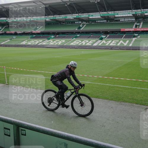 05.10.2025 - 20. swb-Marathon Bremen Michael Burmester http://msf.ph/oto/9263136 05.10.2025 11:51:11 Laufen im Stadion 1040, 11703 meine-sportfotos.de