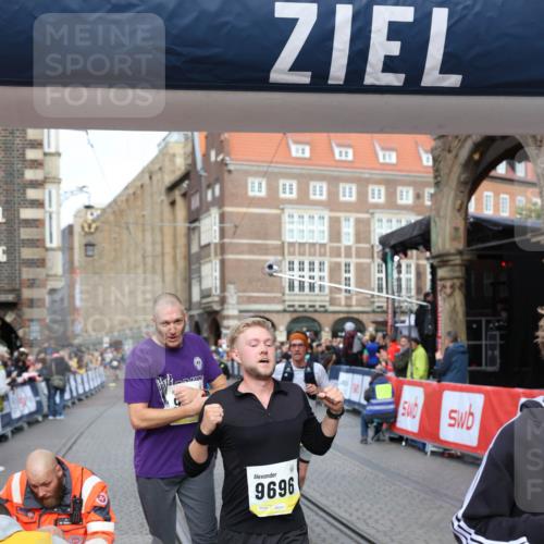 05.10.2025 - 20. swb-Marathon Bremen Yannick Fuchs http://msf.ph/oto/9263179 05.10.2025 10:49:59 Ziel 9218, 9369, 9696, 9761, 9889, 10159, 10346, 10781, 11091, 11749 meine-sportfotos.de