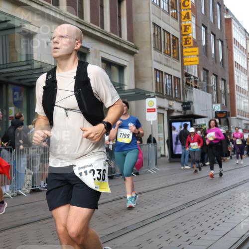 05.10.2025 - 20. swb-Marathon Bremen Strokosch-Dieckow http://msf.ph/oto/9263201 05.10.2025 11:03:13 Ziel 7199, 7776, 9224, 9225, 9308, 9315, 9486, 9498, 9850, 9940, 10213, 10297, 10446, 10478, 10603, 10604, 10711, 10713, 10963, 10995, 11103, 11124, 11150, 11236, 11467, 11502, 11522, 11589, 7199, 7776, 9224, 9225, 9308, 9315, 9486, 9498, 9850, 9940, 10213, 10297, 10446, 10478, 10603, 10604, 10711, 10713, 10963, 10995, 11103, 11124, 11150, 11236, 11467, 11502, 11522, 11589 meine-sportfotos.de