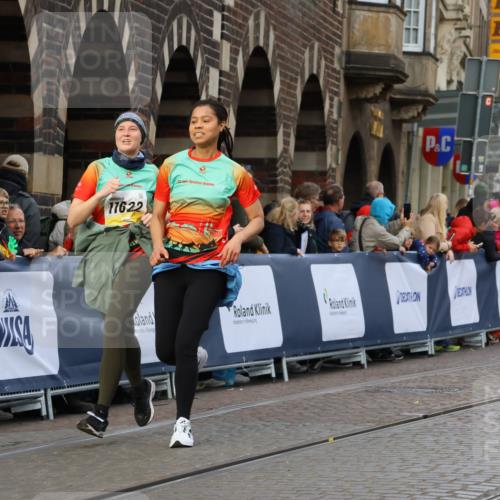 05.10.2025 - 20. swb-Marathon Bremen Strokosch-Dieckow http://msf.ph/oto/9263220 05.10.2025 11:06:56 Ziel 8574, 9901, 9942, 9976, 10396, 11131, 11622, 11709 meine-sportfotos.de
