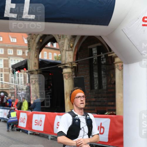 05.10.2025 - 20. swb-Marathon Bremen Yannick Fuchs http://msf.ph/oto/9263222 05.10.2025 10:50:01 Ziel 9218, 9369, 9696, 9761, 9889, 10159, 10346, 10781, 10946, 11091, 11642, 11749 meine-sportfotos.de