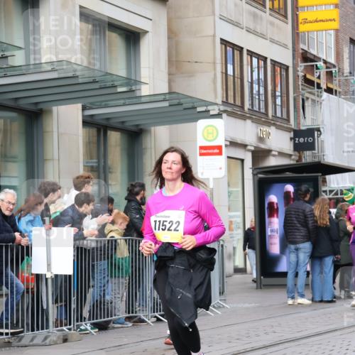 05.10.2025 - 20. swb-Marathon Bremen Strokosch-Dieckow http://msf.ph/oto/9263236 05.10.2025 11:03:15 Ziel 7199, 7776, 9224, 9225, 9308, 9315, 9486, 9498, 9850, 9940, 10213, 10238, 10297, 10446, 10478, 10603, 10604, 10711, 10713, 10963, 10995, 11103, 11124, 11150, 11236, 11306, 11522, 11589, 7199, 7776, 9224, 9225, 9308, 9315, 9486, 9498, 9850, 9940, 10213, 10238, 10297, 10446, 10478, 10603, 10604, 10711, 10713, 10963, 10995, 11103, 11124, 11150, 11236, 11306, 11522, 11589 meine-sportfotos.de