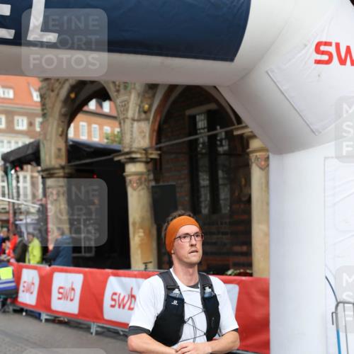 05.10.2025 - 20. swb-Marathon Bremen Yannick Fuchs http://msf.ph/oto/9263237 05.10.2025 10:50:01 Ziel 9218, 9369, 9696, 9761, 9889, 10159, 10346, 10781, 10946, 11091, 11642, 11749 meine-sportfotos.de