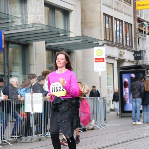 05.10.2025 - 20. swb-Marathon Bremen Strokosch-Dieckow http://msf.ph/oto/9263246 05.10.2025 11:03:15 Ziel 7199, 7776, 9224, 9225, 9308, 9315, 9486, 9498, 9850, 9940, 10213, 10238, 10297, 10446, 10478, 10603, 10604, 10711, 10713, 10963, 10995, 11103, 11124, 11150, 11236, 11306, 11522, 11589, 7199, 7776, 9224, 9225, 9308, 9315, 9486, 9498, 9850, 9940, 10213, 10238, 10297, 10446, 10478, 10603, 10604, 10711, 10713, 10963, 10995, 11103, 11124, 11150, 11236, 11306, 11522, 11589 meine-sportfotos.de